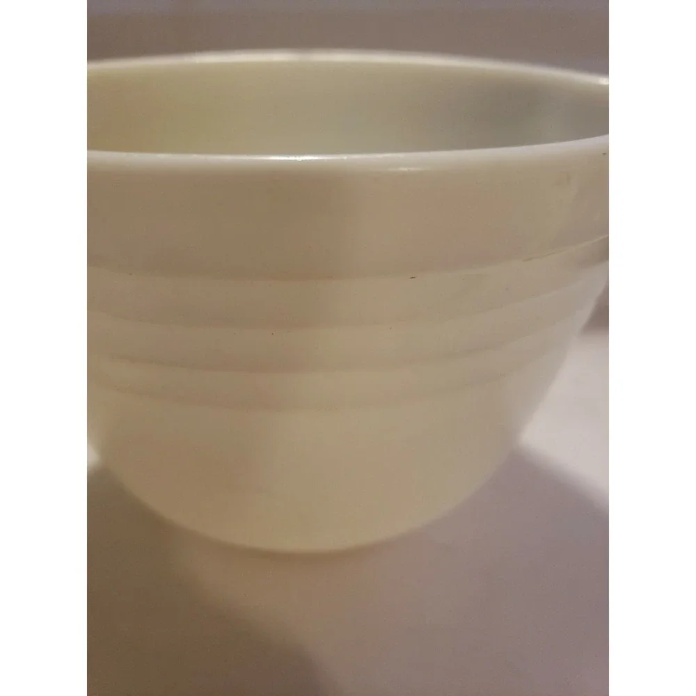 Vintage Pyrex Hamilton Beach Milk Glass‎ Mixing Bowl White Pouring Spout C-7